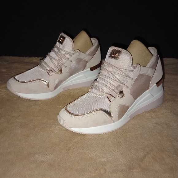 Michael kors Liv Trainer Wedge Sneakers Size 7.5 - Picture 1 of 11